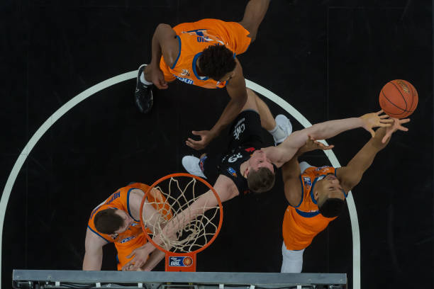 赛中以其出 赛中以其出